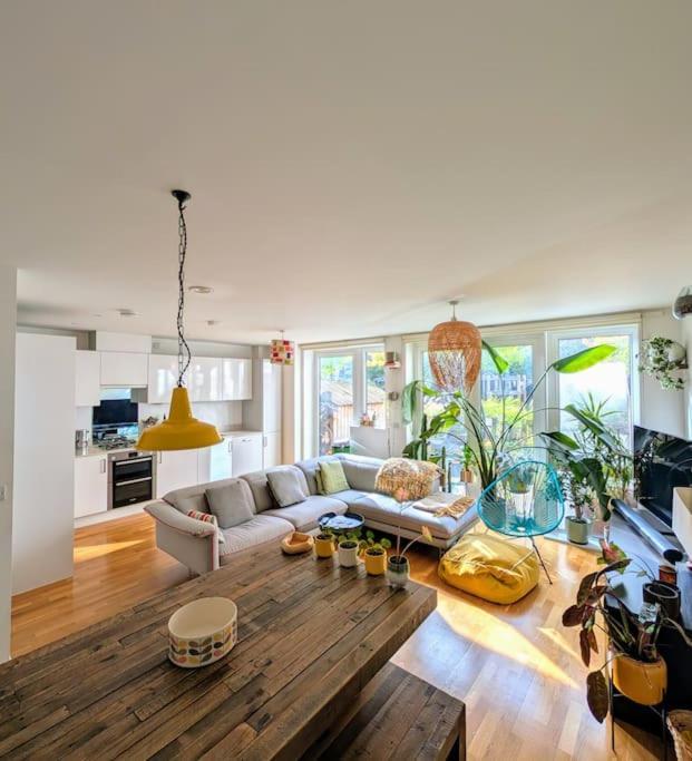 Modern East Apt, 3 Bedrooms, 2 Bathrooms