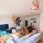Modern East London Apt, 3 Bedrooms, 2 Bathrooms