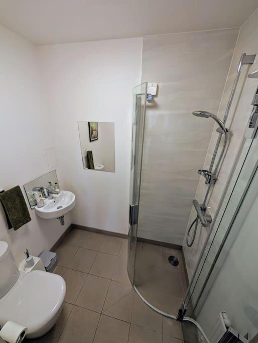 Modern East Apt, 3 Bedrooms, 2 Bathrooms