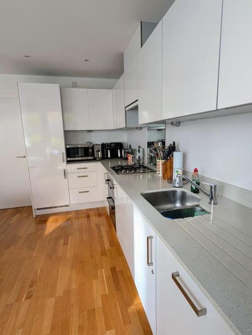 Modern East Apt, 3 Bedrooms, 2 Bathrooms